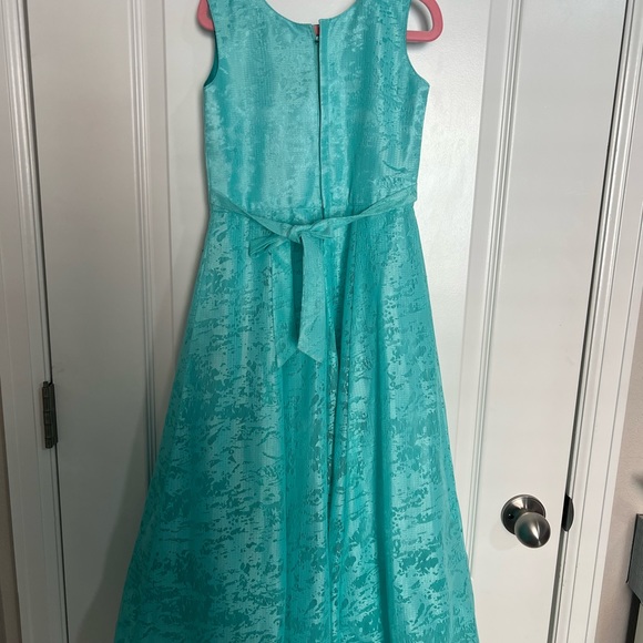 Sea blue 7-8 yr old gown. - Picture 2 of 2